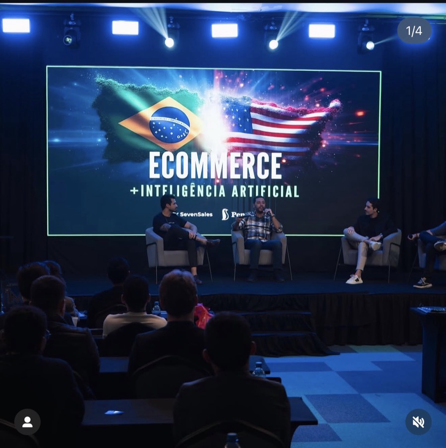 Juan Carlo participando de um painel sobre IA e ecommerce no E-Brands, em Balneário Camboriú, Brasil